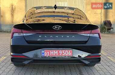 Седан Hyundai Elantra 2023 в 