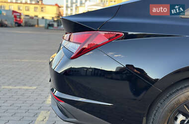 Седан Hyundai Elantra 2023 в 