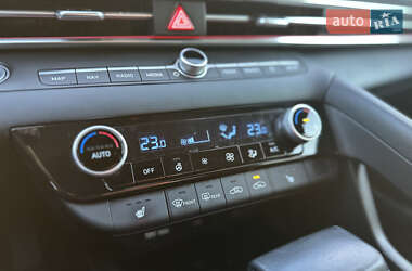 Седан Hyundai Elantra 2023 в 
