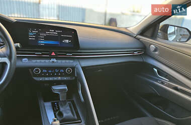 Седан Hyundai Elantra 2023 в 