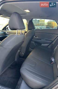 Седан Hyundai Elantra 2023 в 