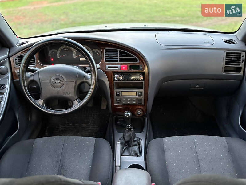 Седан Hyundai Elantra 2002 в Кривом Роге