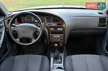 Седан Hyundai Elantra 2002 в 
