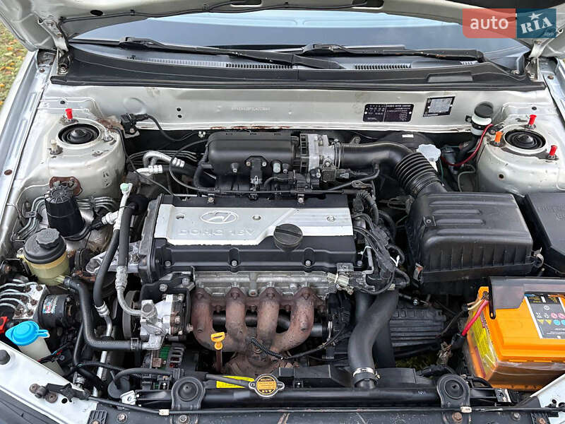 Седан Hyundai Elantra 2002 в Кривом Роге
