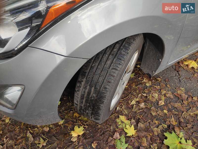 Седан Hyundai Elantra 2015 в Киеве
