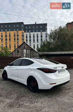 Седан Hyundai Elantra 2015 в 