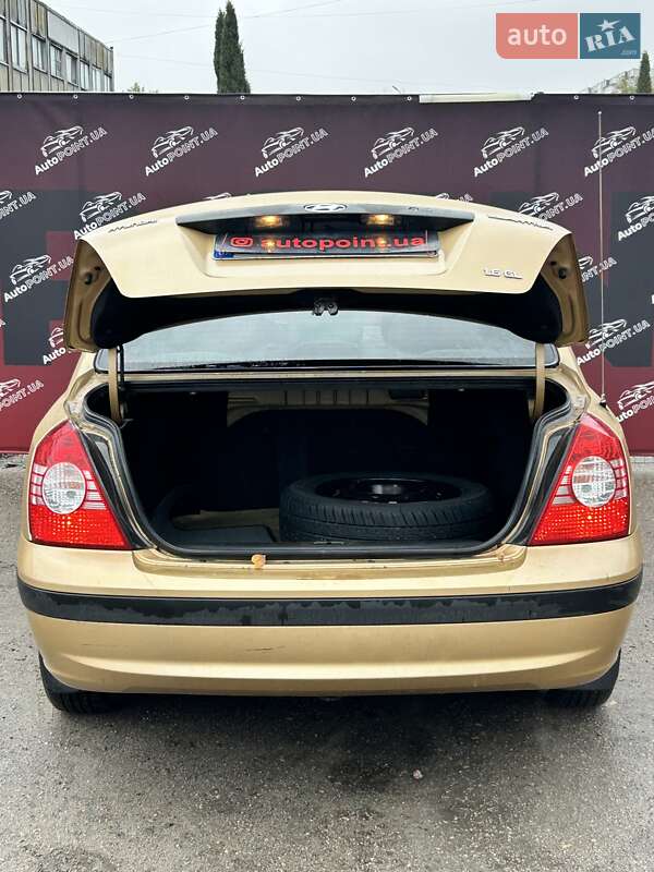 Седан Hyundai Elantra 2004 в Сумах