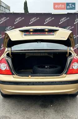 Седан Hyundai Elantra 2004 в  фото 10 Седан Hyundai Elantra 2004 в