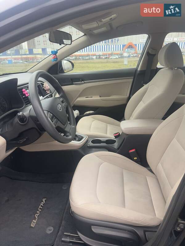 Седан Hyundai Elantra 2017 в Киеве
