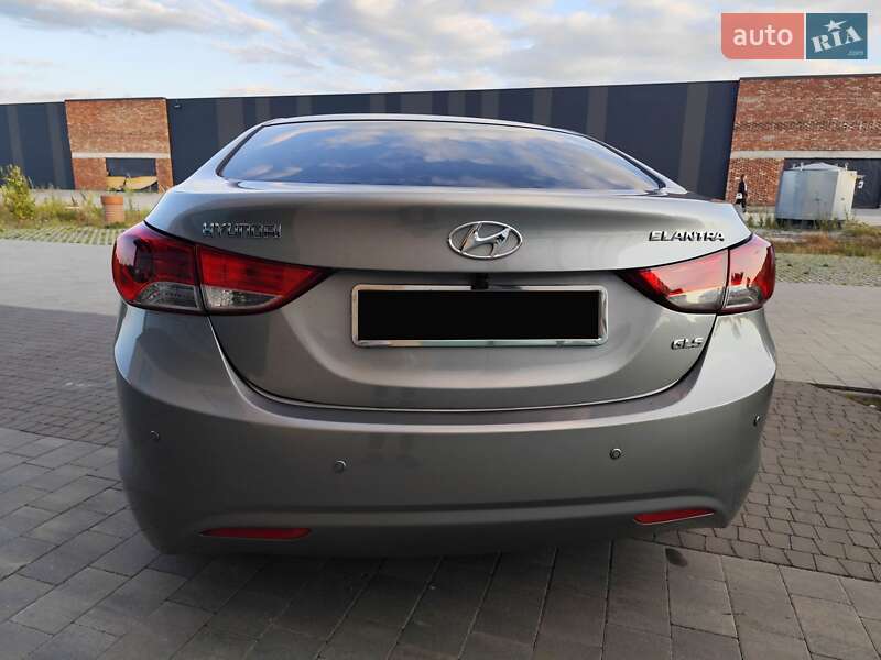 Hyundai Elantra 2012