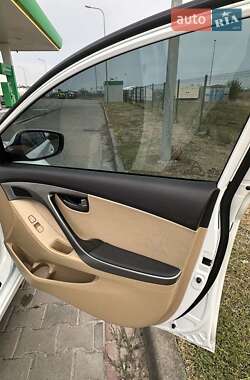 Седан Hyundai Elantra 2013 в 