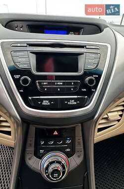 Седан Hyundai Elantra 2013 в 