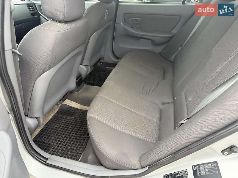 Седан Hyundai Elantra 2006 в Киеве