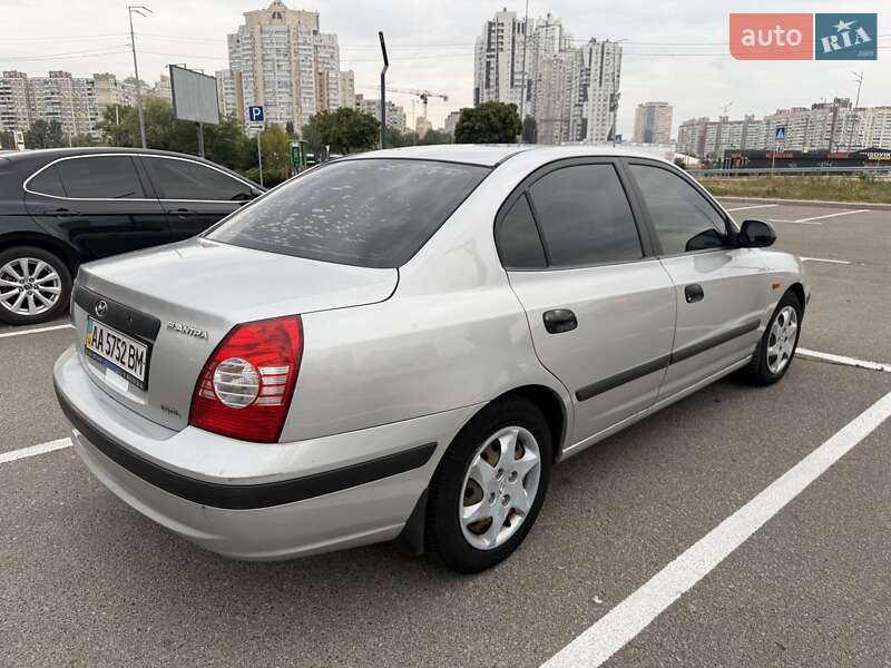 Седан Hyundai Elantra 2006 в Киеве