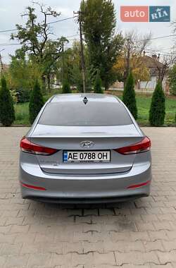 Седан Hyundai Elantra 2016 в Кривом Роге