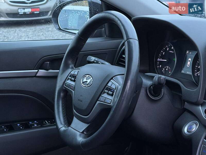 Седан Hyundai Elantra 2016 в Харькове