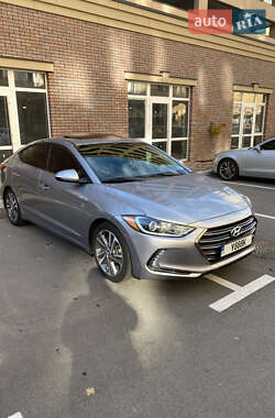 Седан Hyundai Elantra 2016 в  фото 5 Седан Hyundai Elantra 2016 в