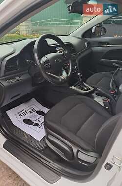 Седан Hyundai Elantra 2019 в 