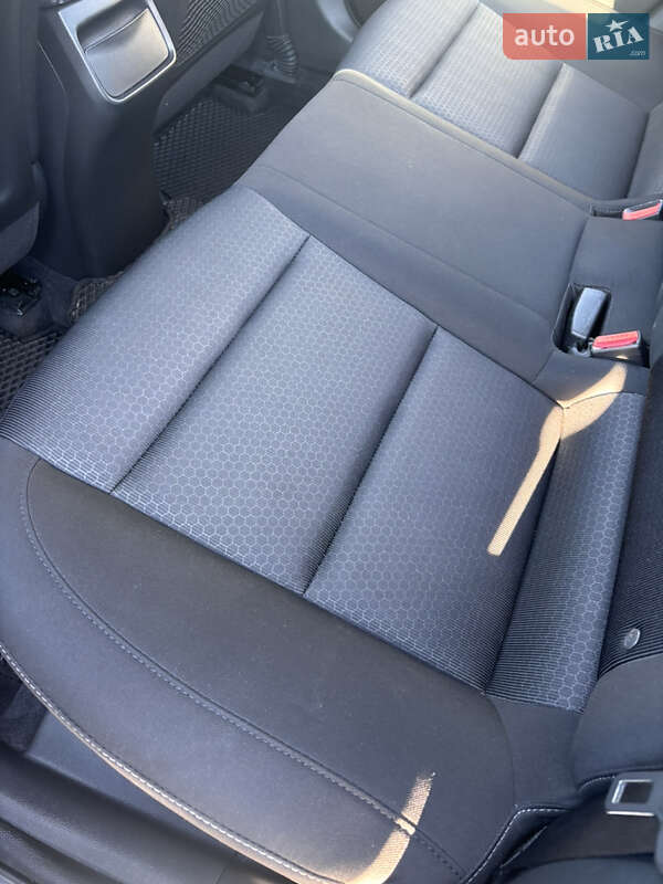 Седан Hyundai Elantra 2016 в Киеве