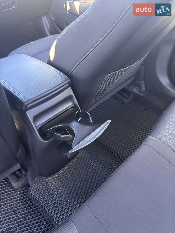 Седан Hyundai Elantra 2016 в Киеве