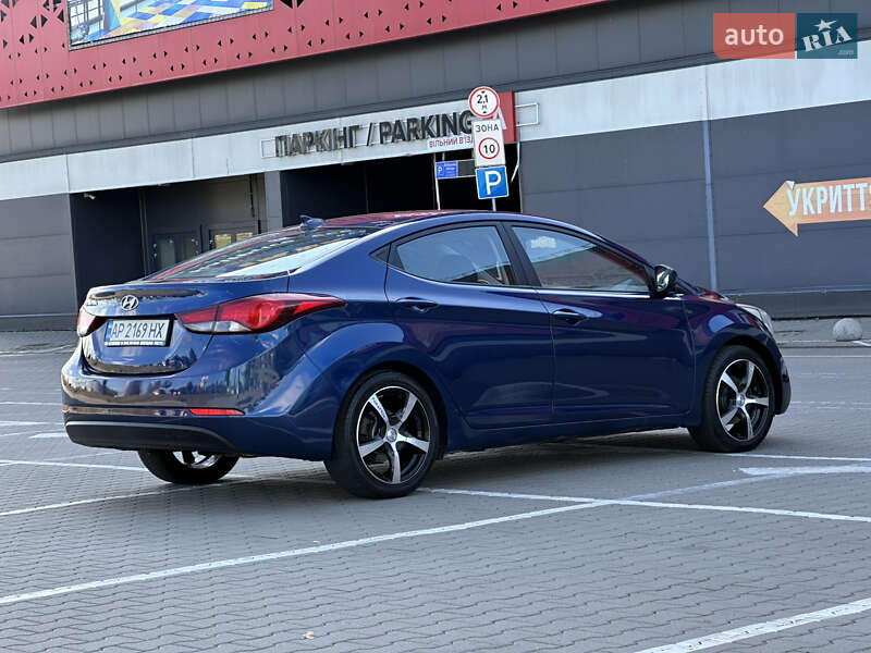 Седан Hyundai Elantra 2015 в Киеве