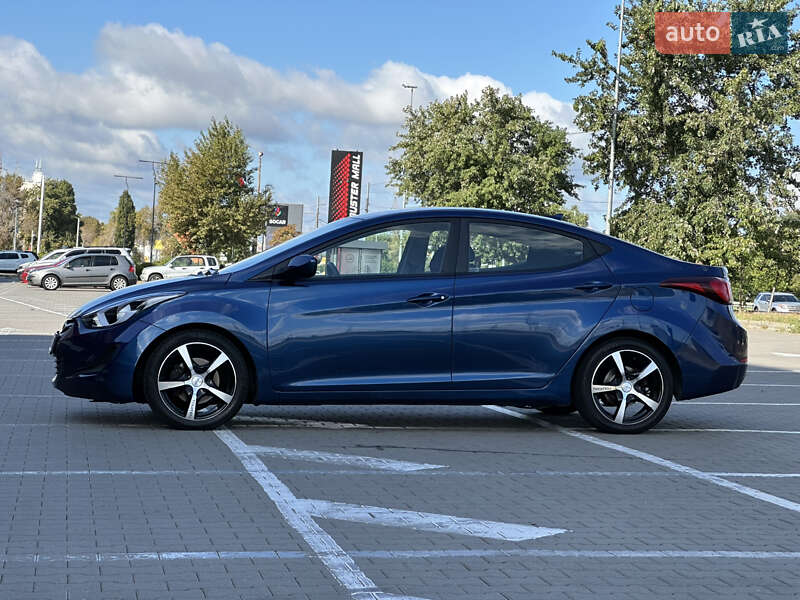 Седан Hyundai Elantra 2015 в Киеве
