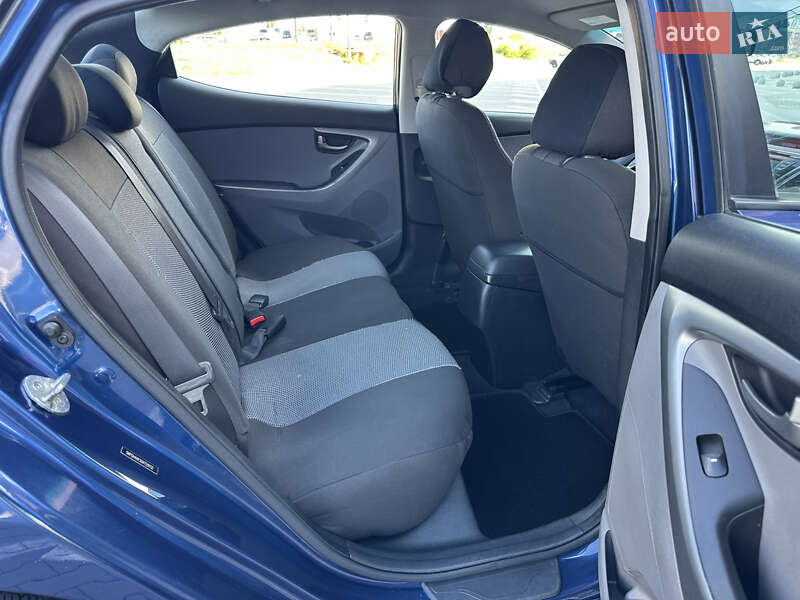 Седан Hyundai Elantra 2015 в Киеве