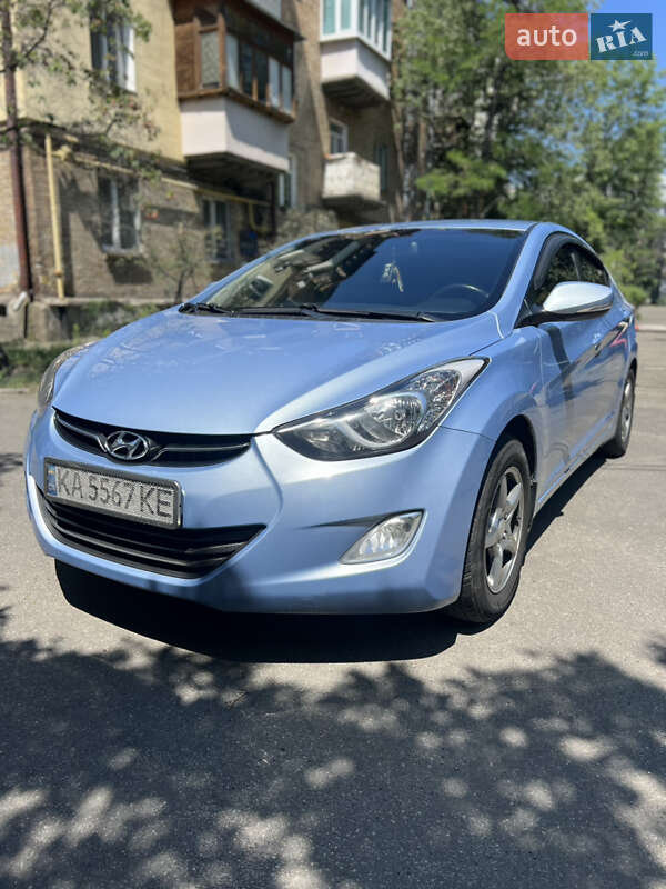 Hyundai Elantra 2011
