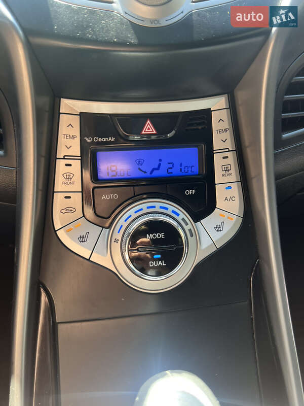 Седан Hyundai Elantra 2011 в Киеве