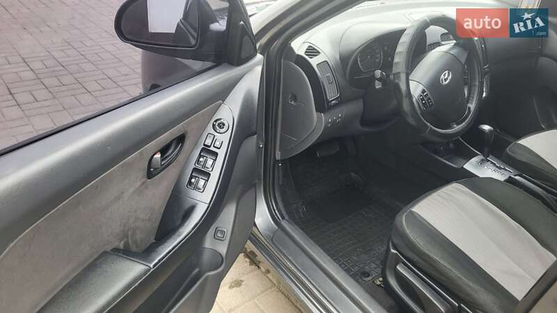 Седан Hyundai Elantra 2008 в Вознесенске