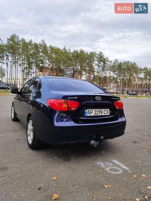 Седан Hyundai Elantra 2008 в Киеве
