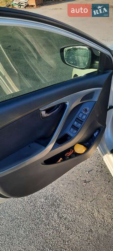 Седан Hyundai Elantra 2012 в Виннице