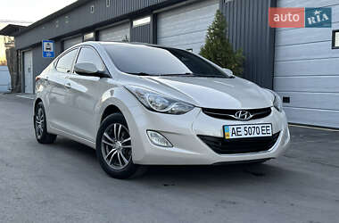 Седан Hyundai Elantra 2014 в Днепре