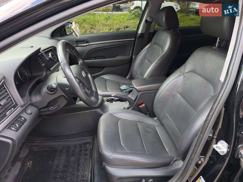 Седан Hyundai Elantra 2016 в Киеве