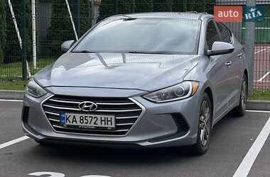 Седан Hyundai Elantra 2016 в Києві