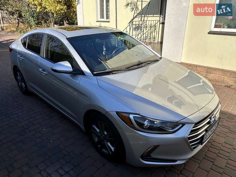 Седан Hyundai Elantra 2016 в Киеве