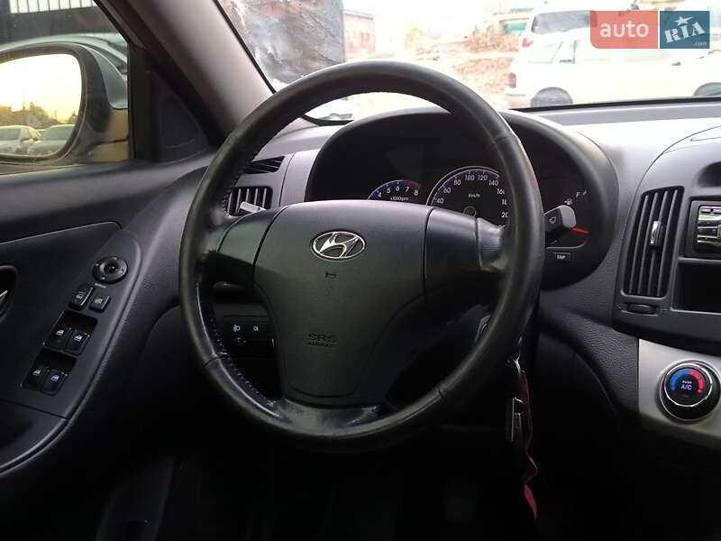 Седан Hyundai Elantra 2010 в Києві фото 14 Седан Hyundai Elantra 2010 в Києві
