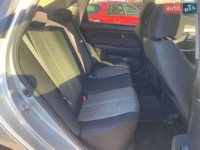 Седан Hyundai Elantra 2010 в Києві фото 11 Седан Hyundai Elantra 2010 в Києві
