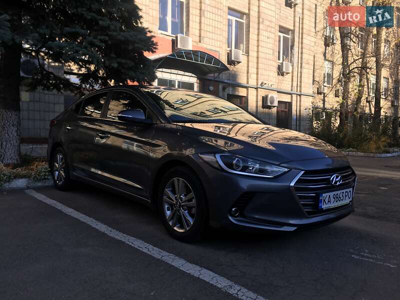 Седан Hyundai Elantra 2018 в Киеве