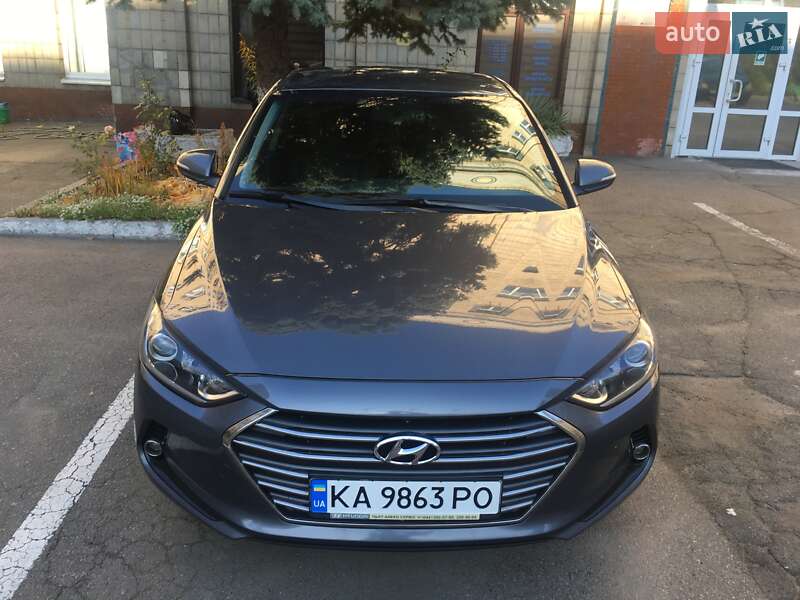 Седан Hyundai Elantra 2018 в Киеве