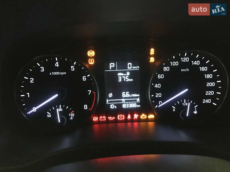 Седан Hyundai Elantra 2018 в Киеве