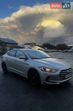 Седан Hyundai Elantra 2016 в Ужгороде