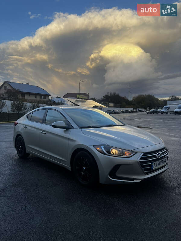 Седан Hyundai Elantra 2016 в Ужгороде фото Седан Hyundai Elantra 2016 в Ужгороде