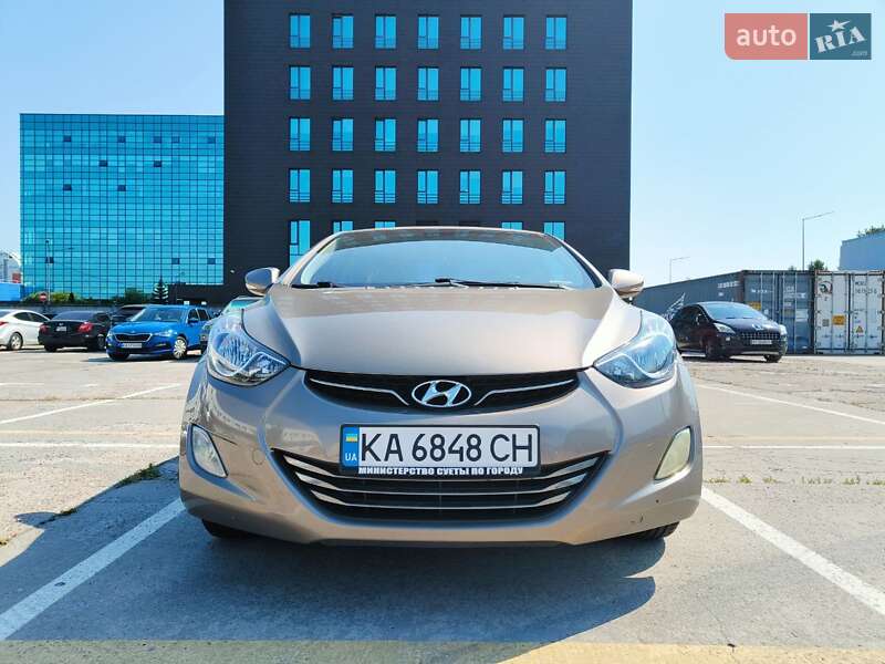 Седан Hyundai Elantra 2012 в Киеве