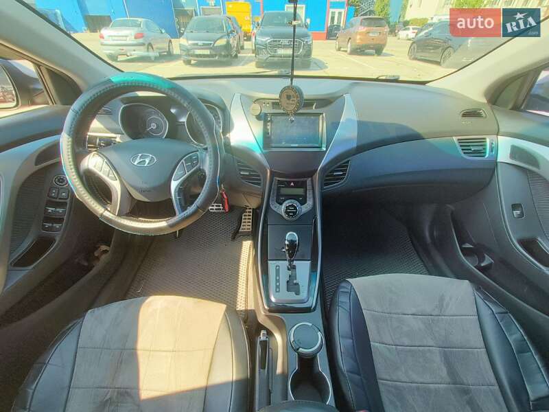 Седан Hyundai Elantra 2012 в Киеве