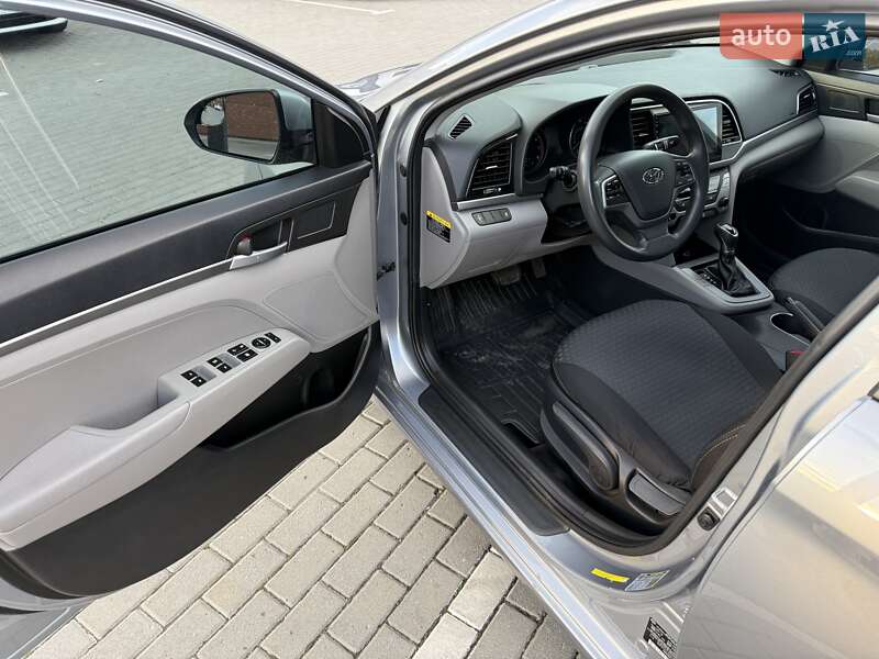 Седан Hyundai Elantra 2016 в Виннице