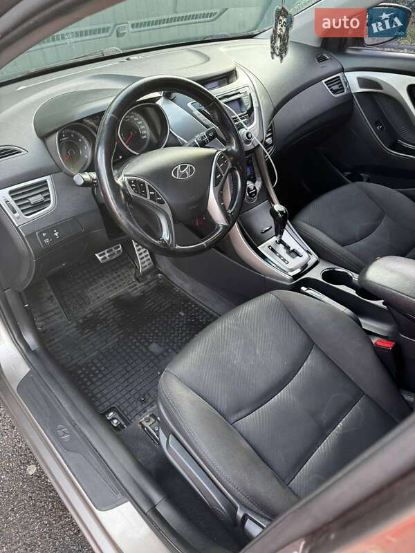 Седан Hyundai Elantra 2013 в Києві