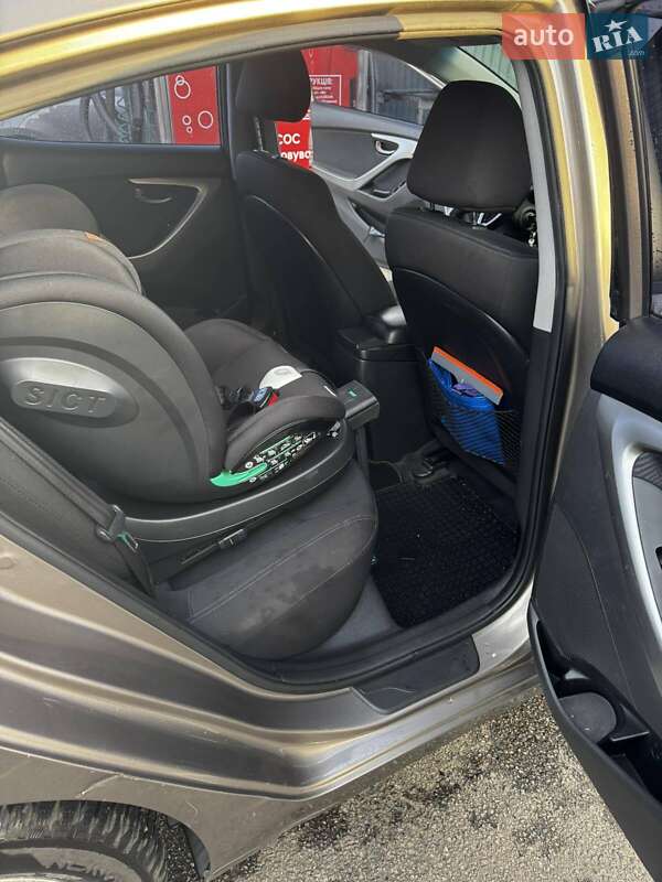 Седан Hyundai Elantra 2013 в Києві