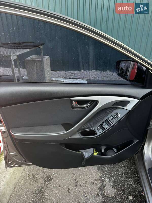 Седан Hyundai Elantra 2013 в Києві