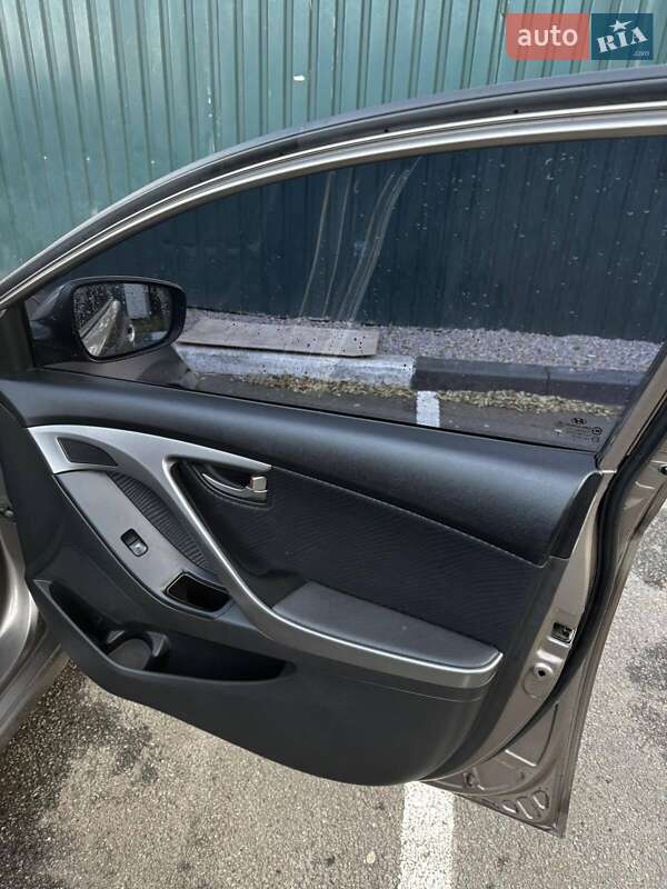 Седан Hyundai Elantra 2013 в Києві